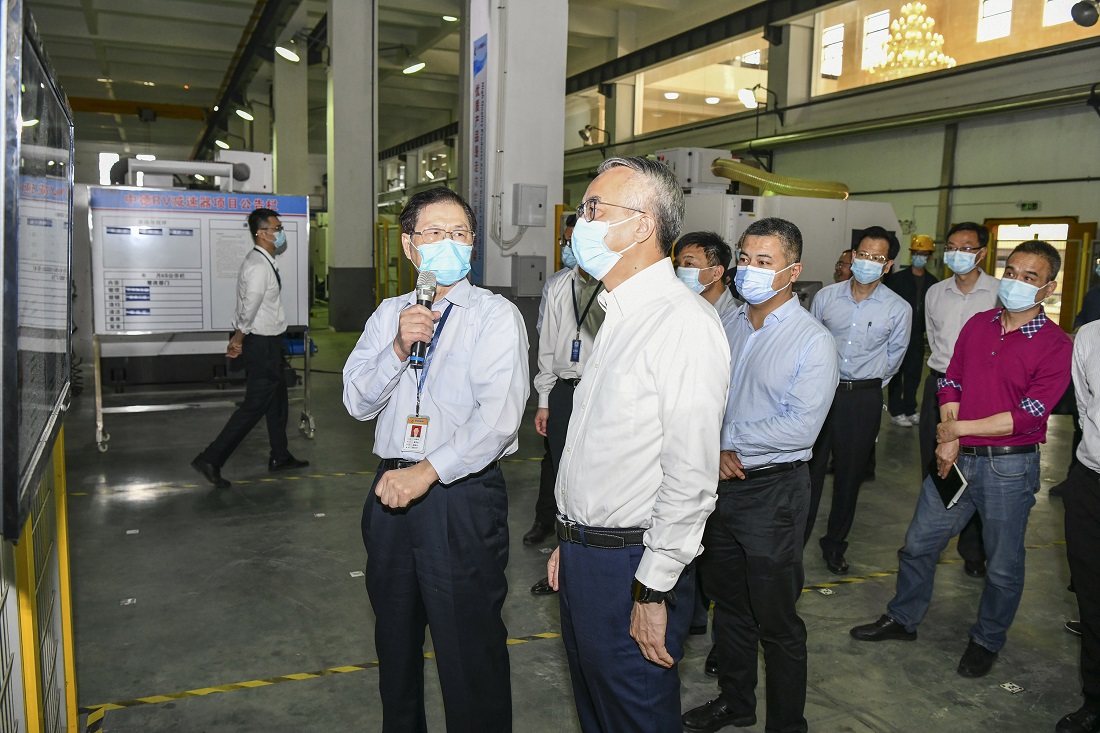 蔡朝林走访调研挂钩效劳企业