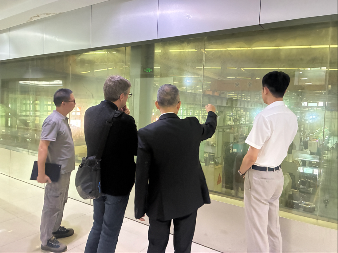 德国ops资深技术专家恒行娱乐行 ——恒行娱乐自研轮胎模具激光镌刻加工中心收获誉赞